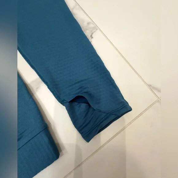 Hoka Men’s 1/2 Zip Top Size Medium - Picture 3 of 6